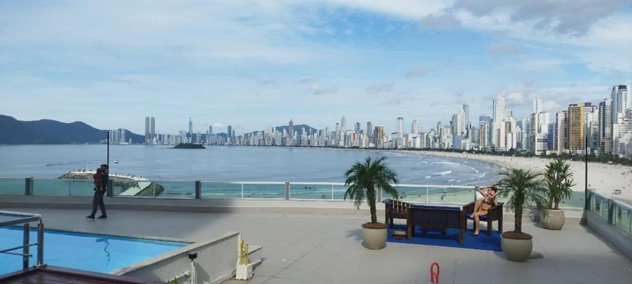 Roda Gigante, Garagem E Piscina บัลเนอาริโอ กังโบริว ภายนอก รูปภาพ